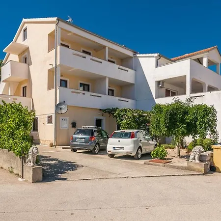 Mile Apartman *